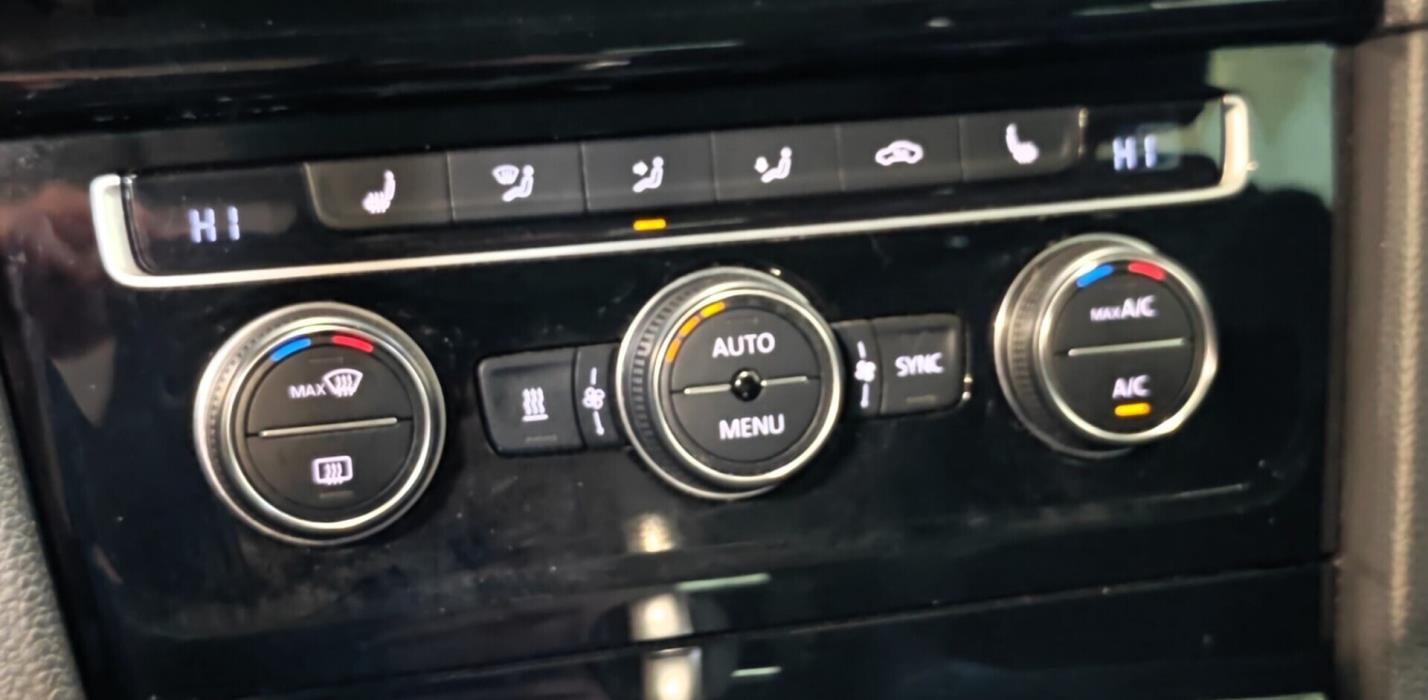 VOLKSWAGEN Golf 2016