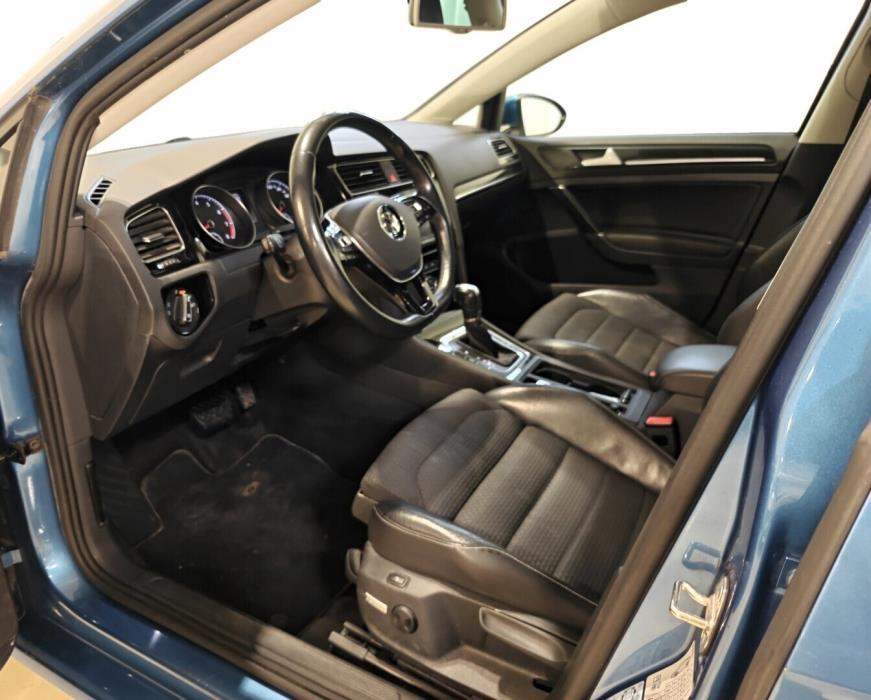 VOLKSWAGEN Golf 2016