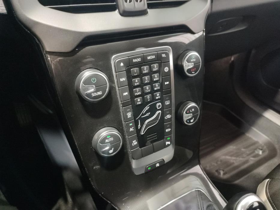 VOLVO V40 2019