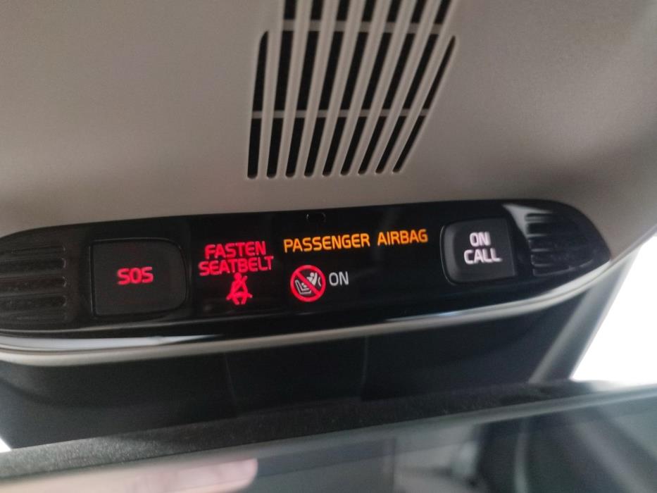 VOLVO V40 2019
