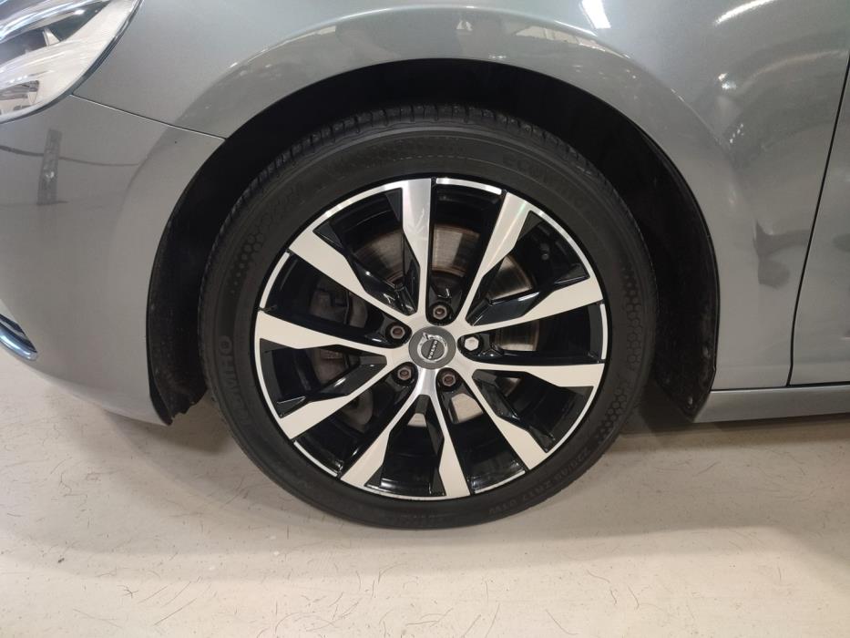 VOLVO V40 2019