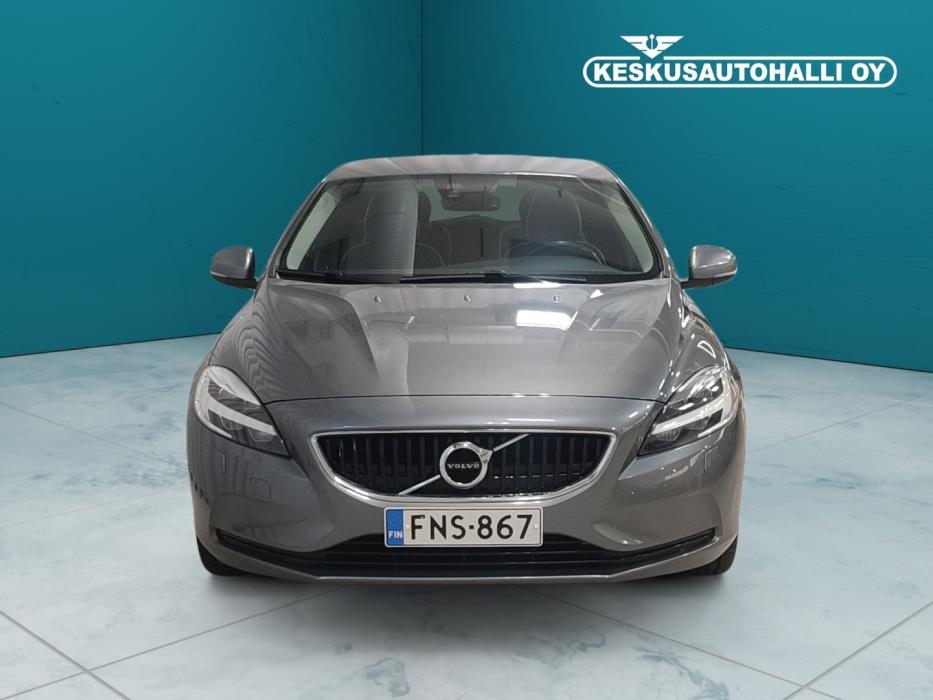 VOLVO V40 2019