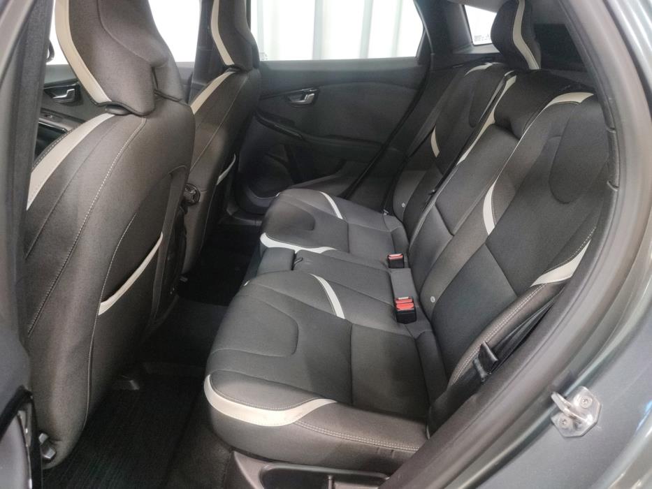 VOLVO V40 2019