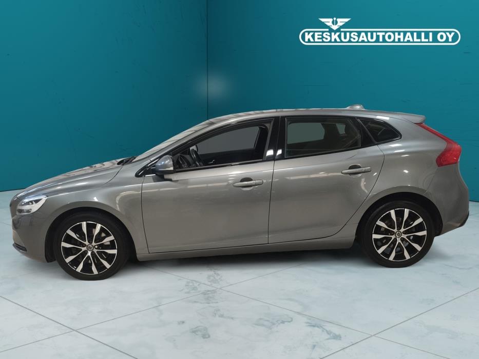 VOLVO V40 2019