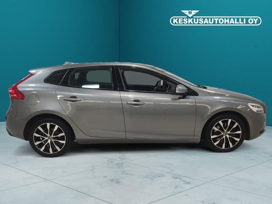 VOLVO V40 2019