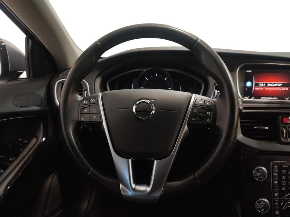 VOLVO V40 2019
