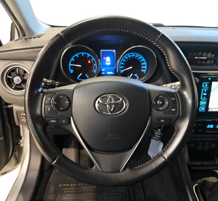 TOYOTA Auris 2017