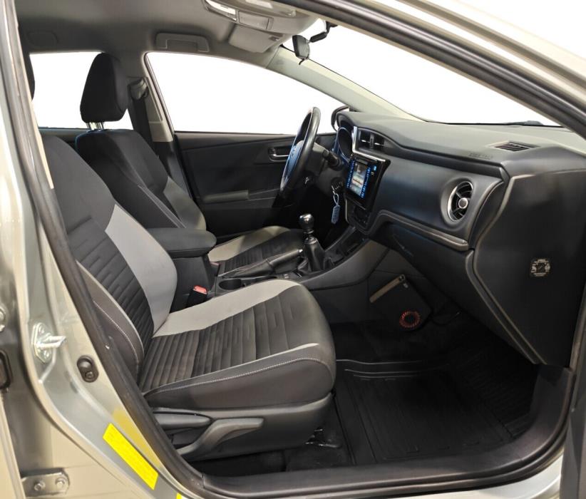 TOYOTA Auris 2017