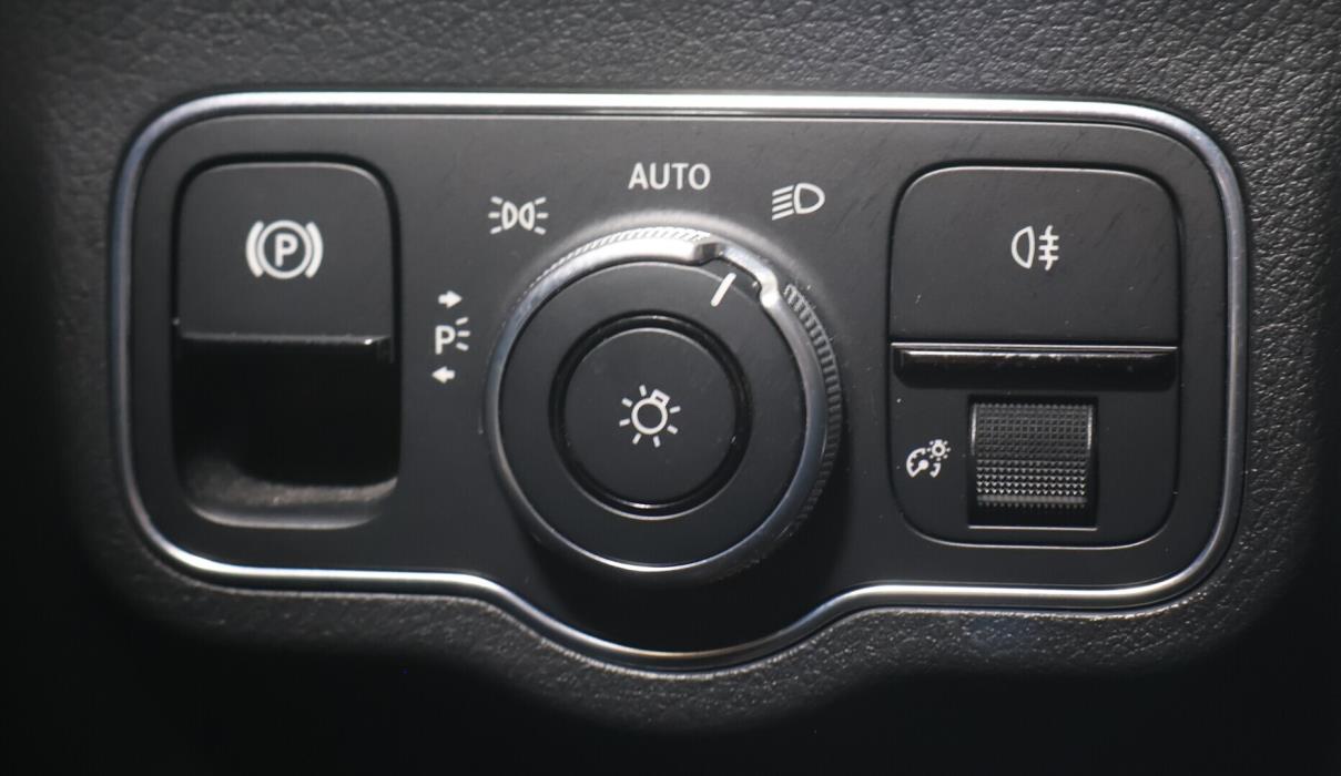 MERCEDES-BENZ B 2020