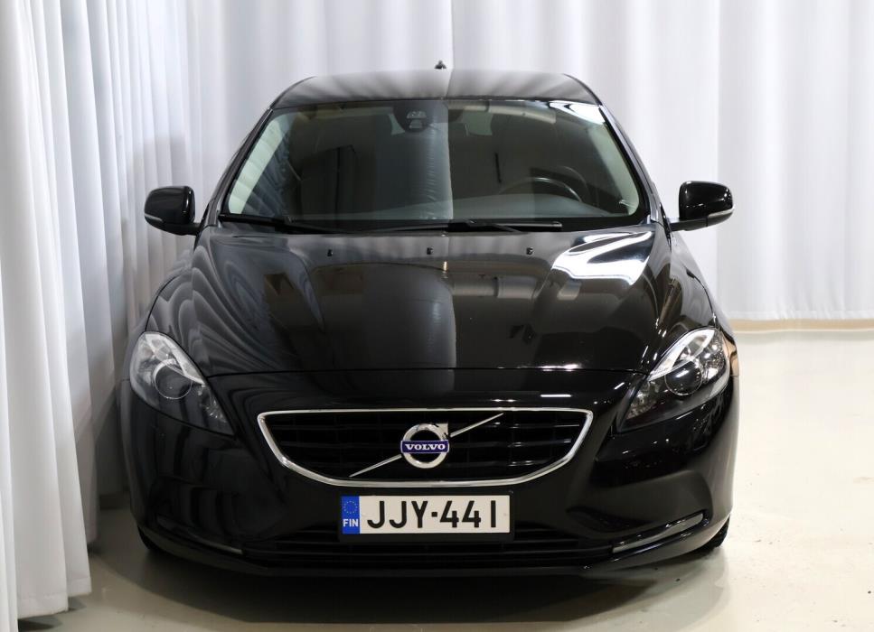 VOLVO V40 2016