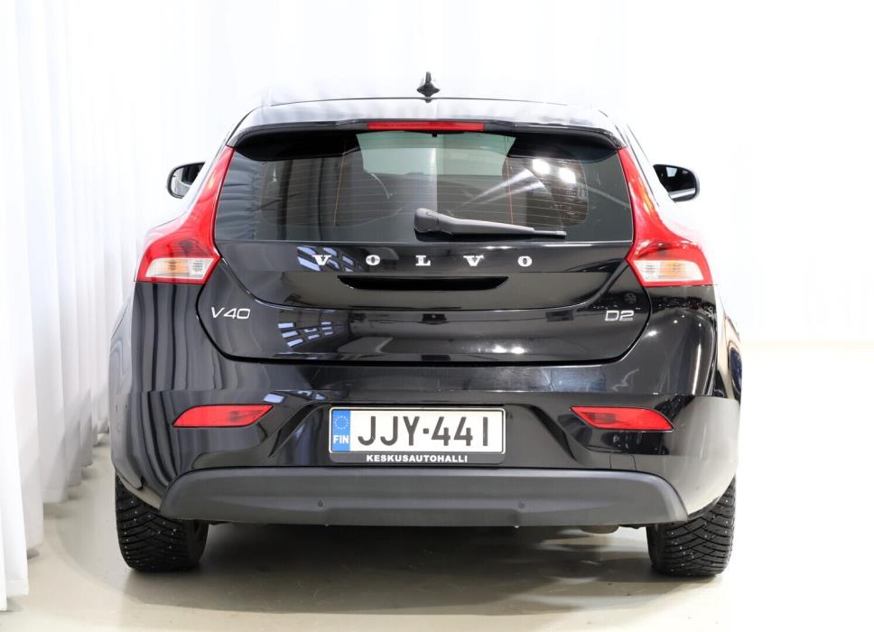 VOLVO V40 2016