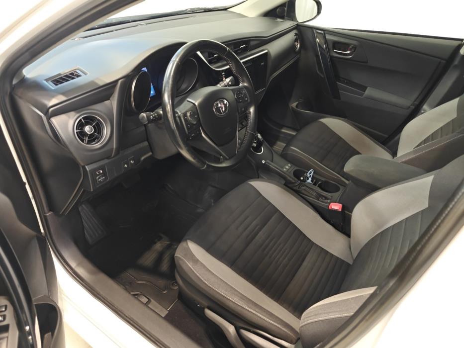 TOYOTA Auris 2016