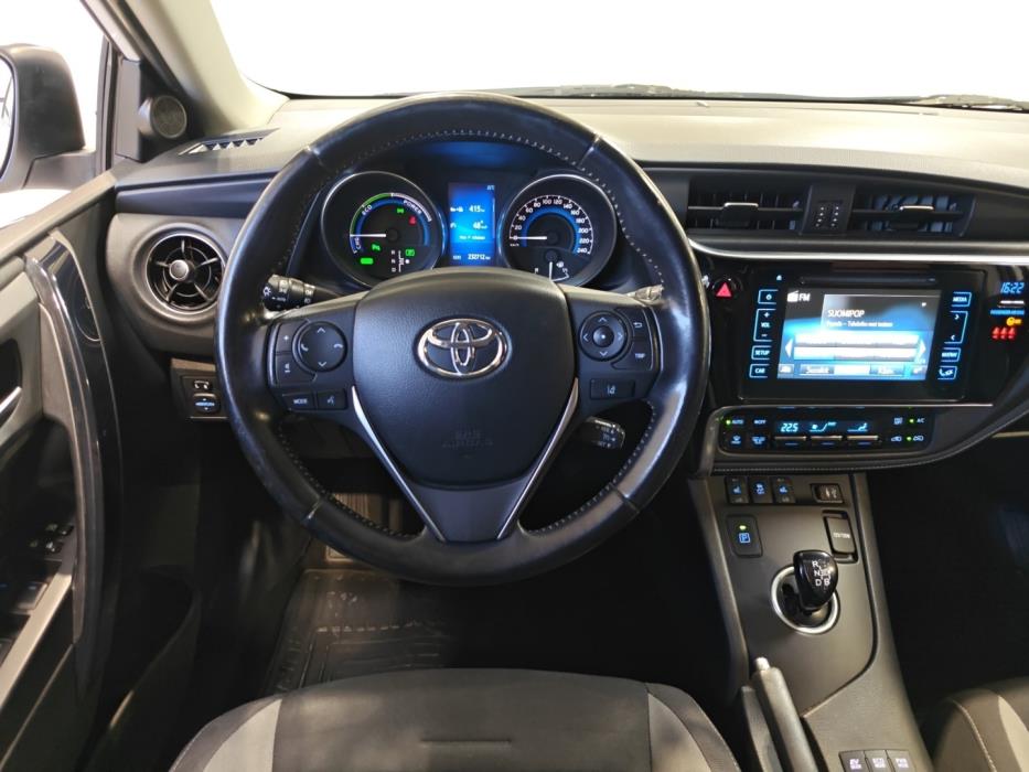 TOYOTA Auris 2016