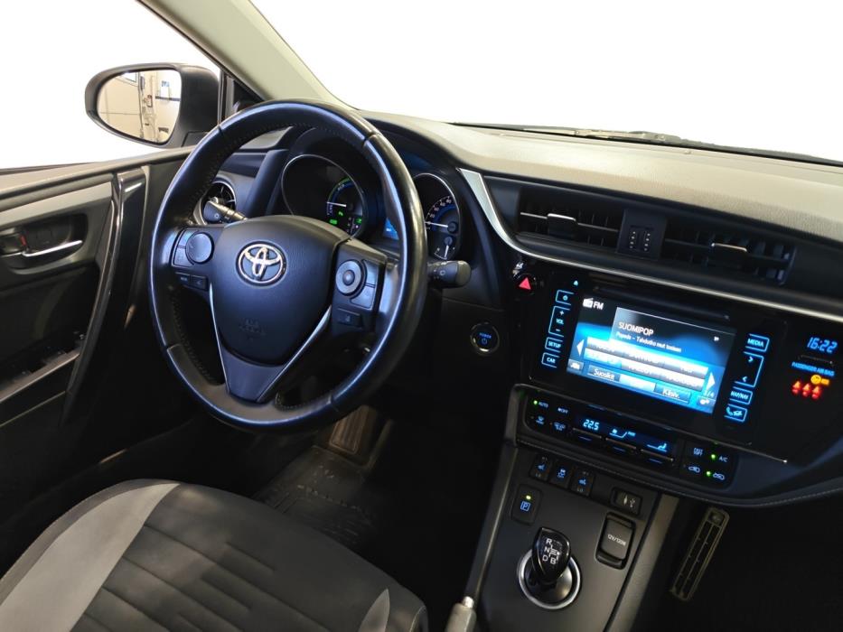 TOYOTA Auris 2016
