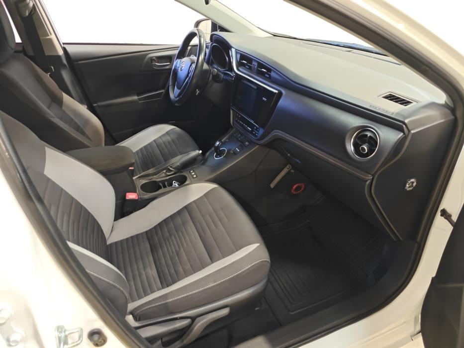 TOYOTA Auris 2016
