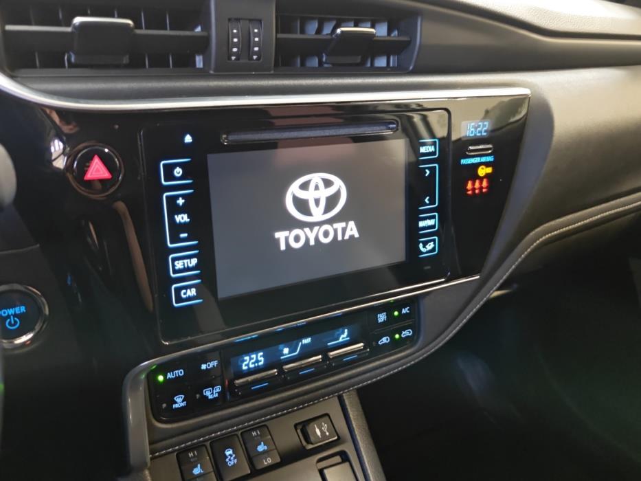 TOYOTA Auris 2016