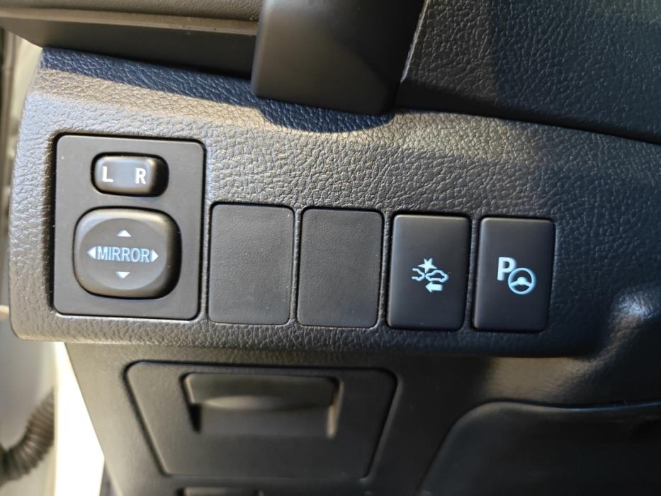 TOYOTA Auris 2016