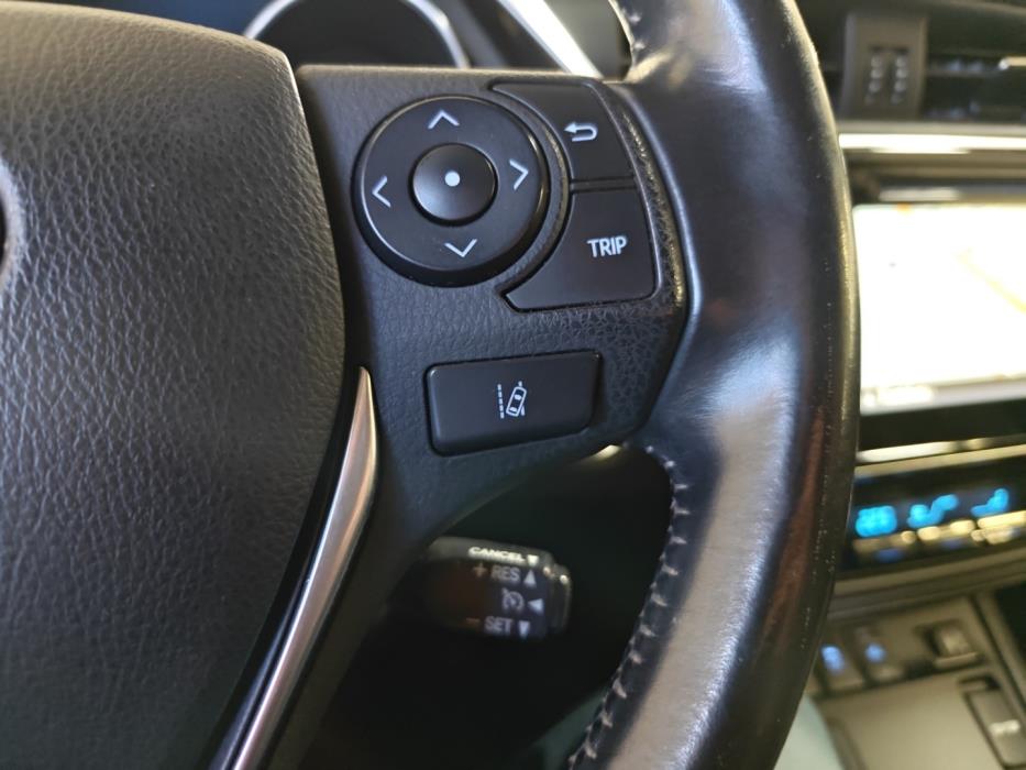 TOYOTA Auris 2016