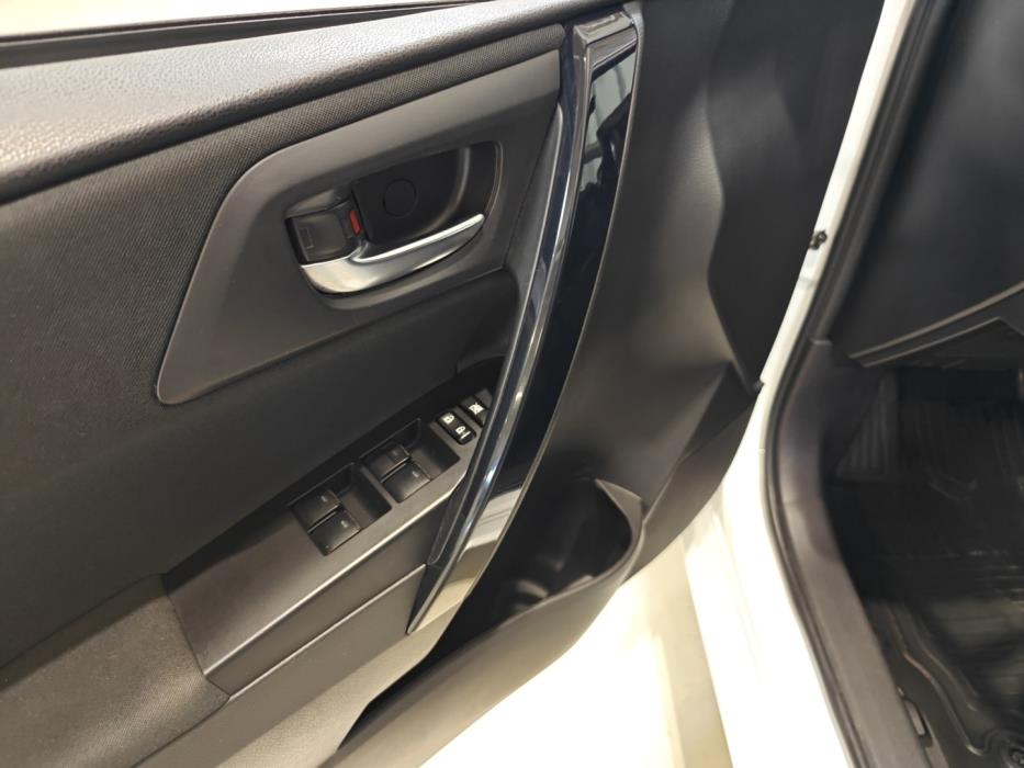 TOYOTA Auris 2016
