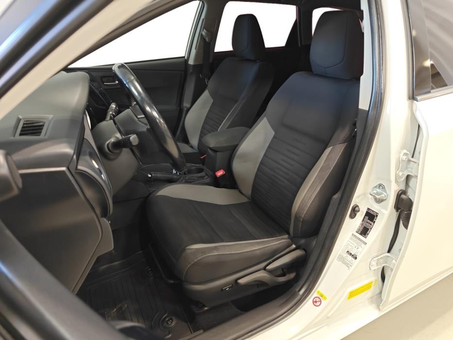 TOYOTA Auris 2016
