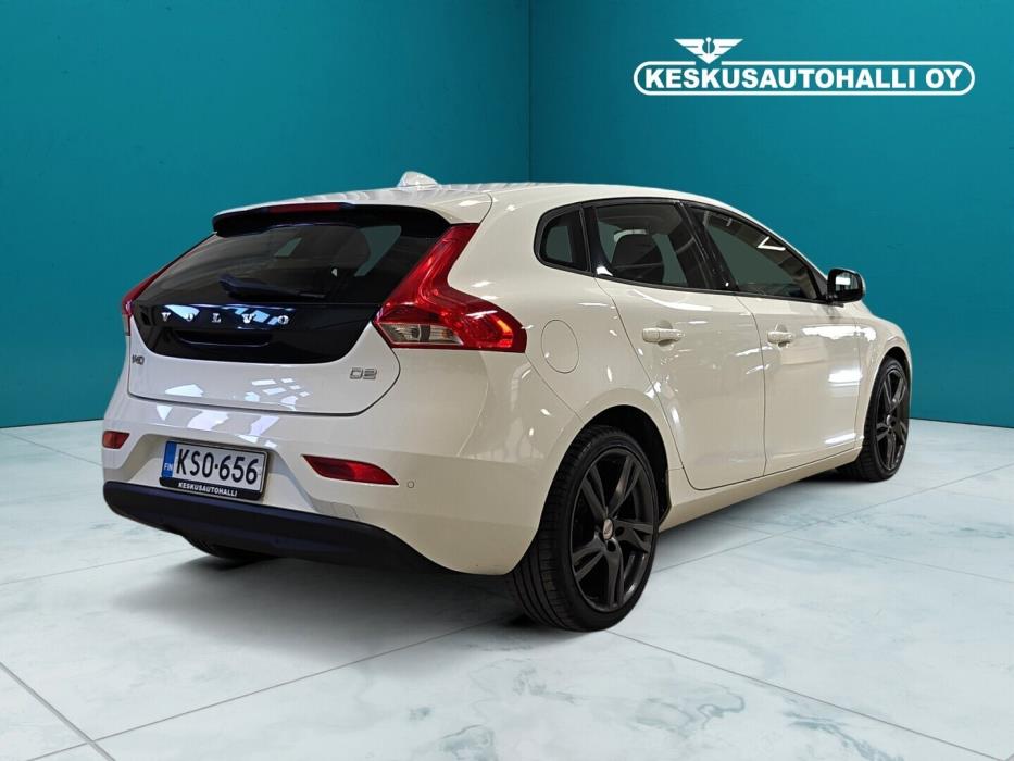 VOLVO V40 2017