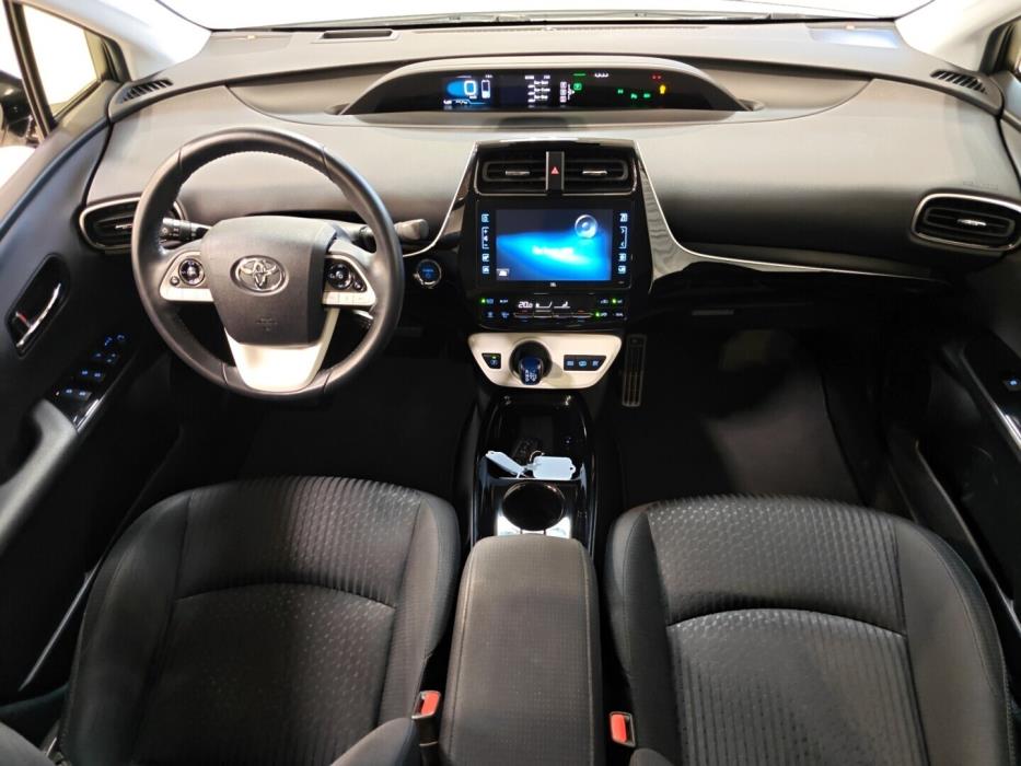 TOYOTA Prius Plug-in 2018