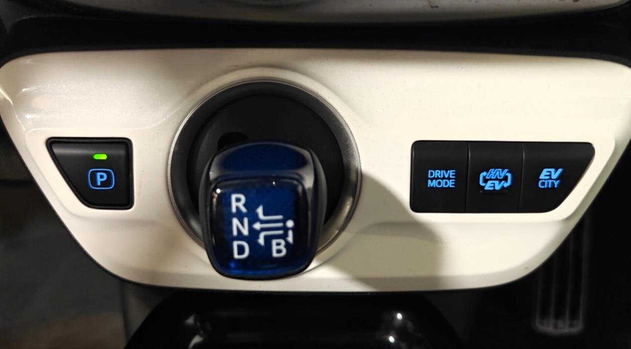 TOYOTA Prius Plug-in 2018
