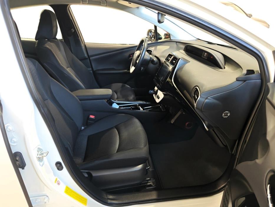TOYOTA Prius Plug-in 2018