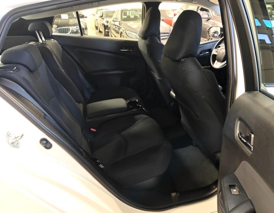 TOYOTA Prius Plug-in 2018
