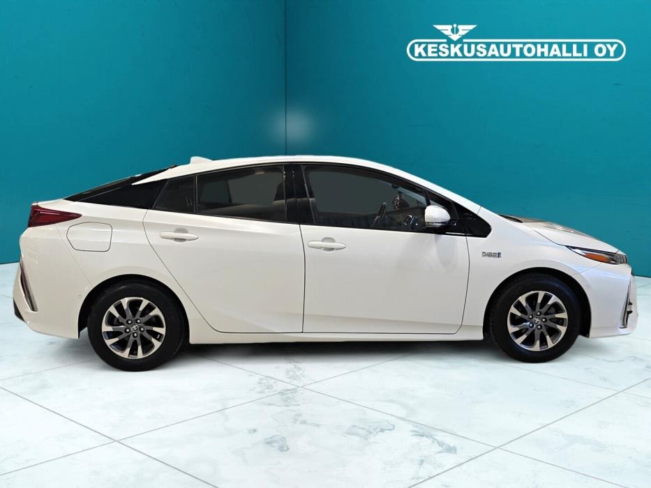 TOYOTA Prius Plug-in 2018