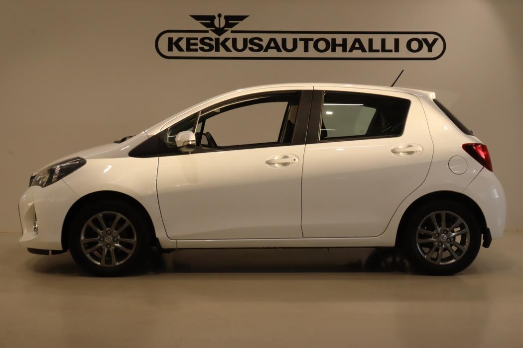TOYOTA Yaris 2016