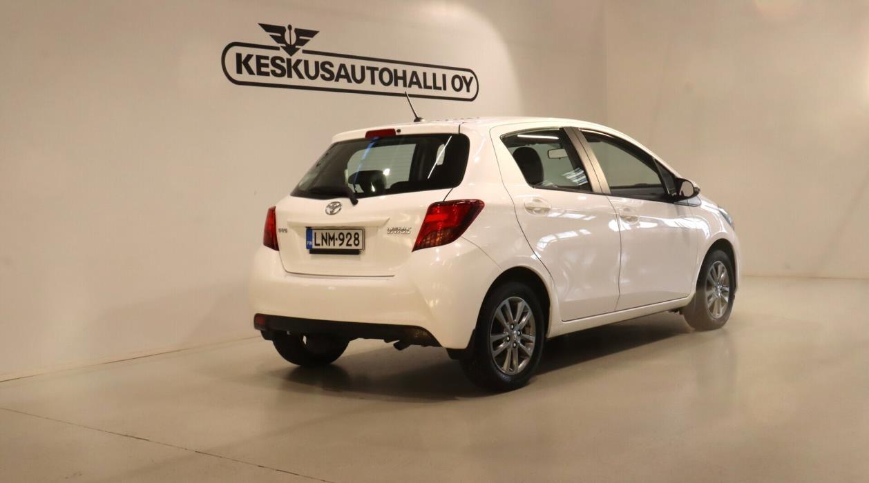 TOYOTA Yaris 2016