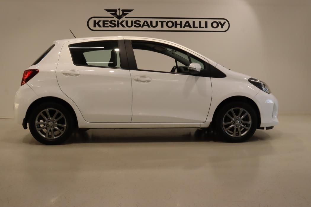 TOYOTA Yaris 2016