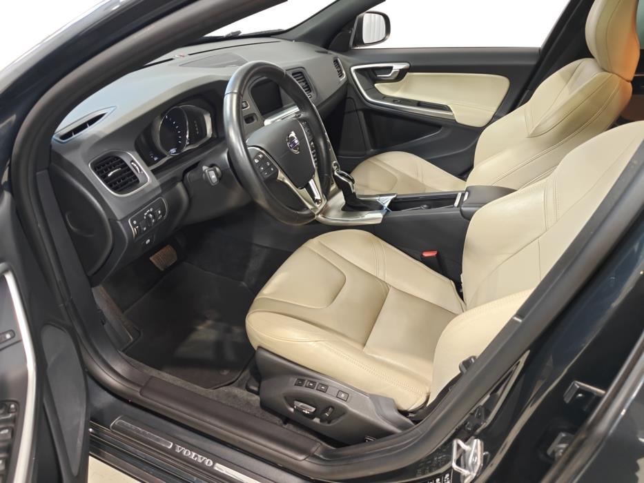 VOLVO V60 2019