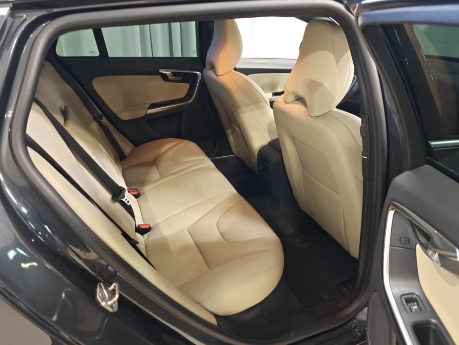 VOLVO V60 2019