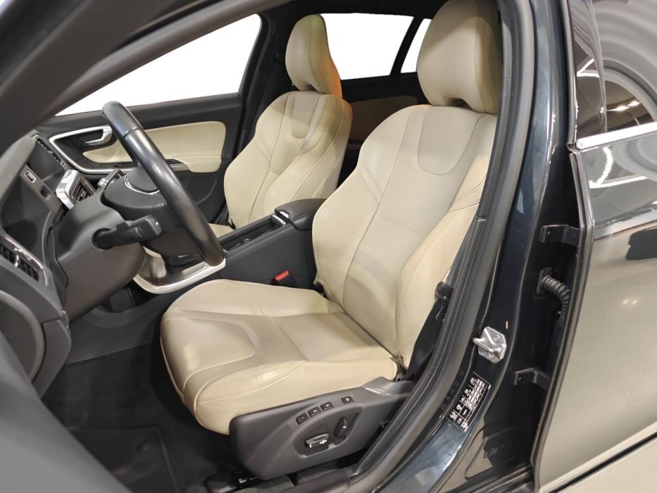 VOLVO V60 2019
