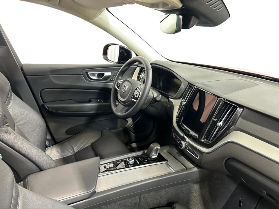 VOLVO XC60 2024