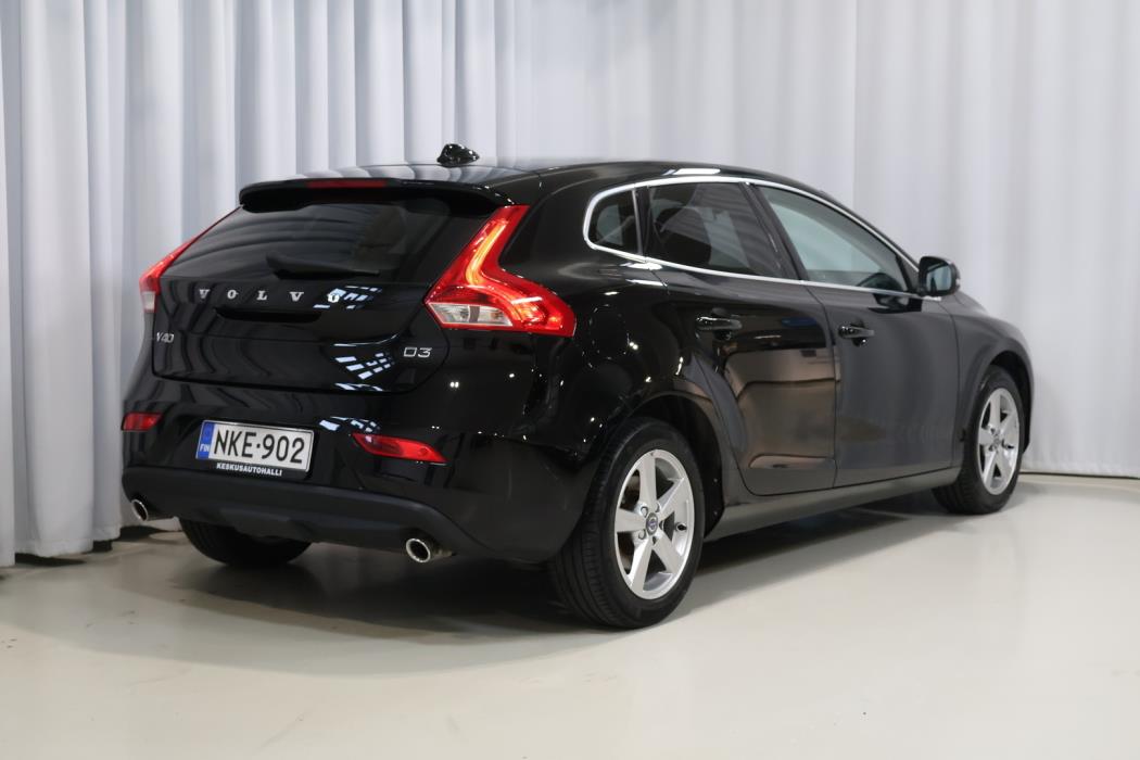 VOLVO V40 2016