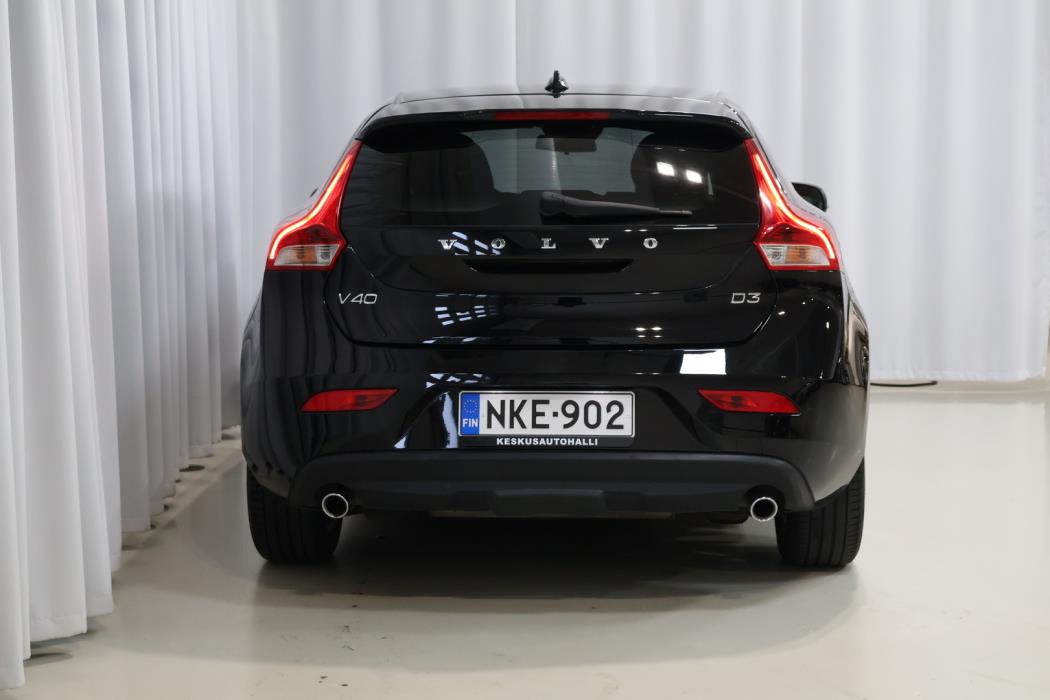 VOLVO V40 2016