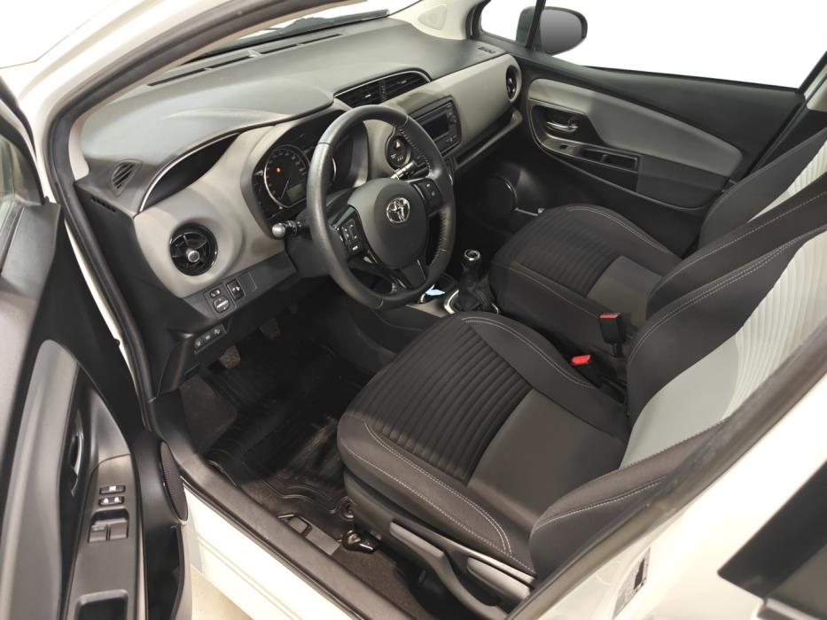 TOYOTA Yaris 2019