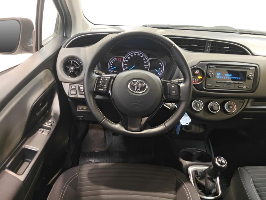 TOYOTA Yaris 2019