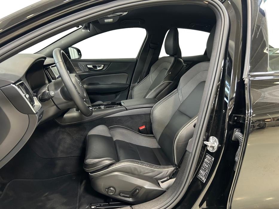 VOLVO S60 2023