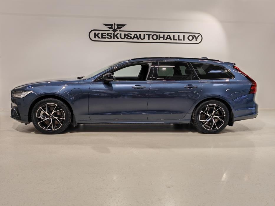 VOLVO V90 2025