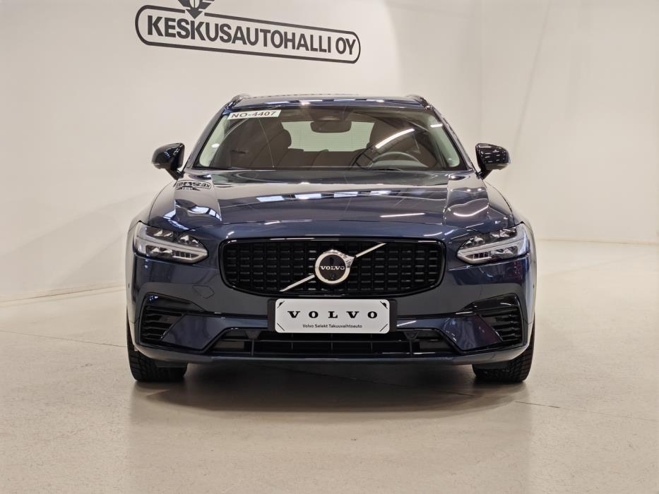 VOLVO V90 2025