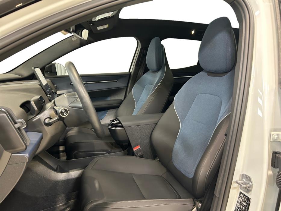VOLVO EX30 2025