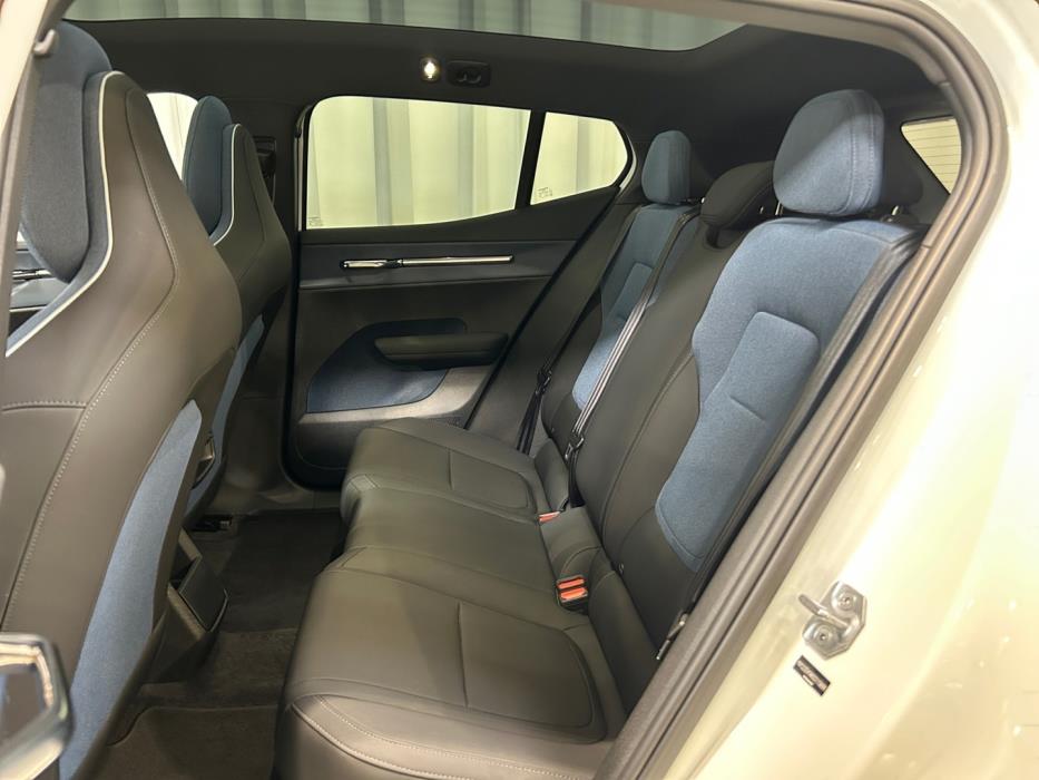VOLVO EX30 2025