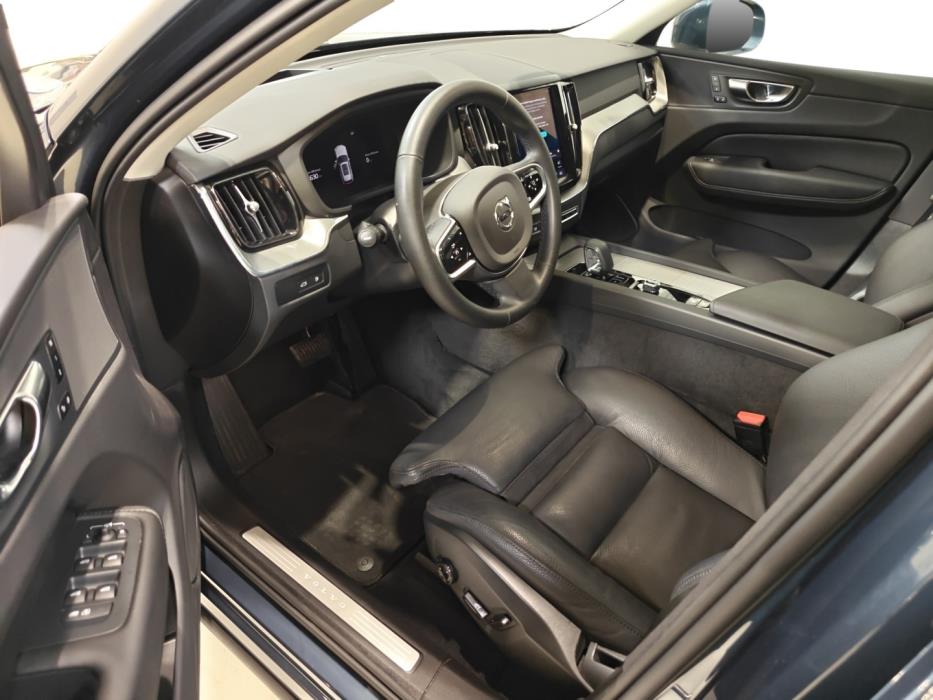 VOLVO XC60 2025