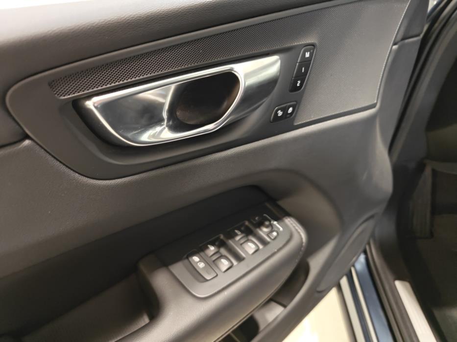 VOLVO XC60 2025