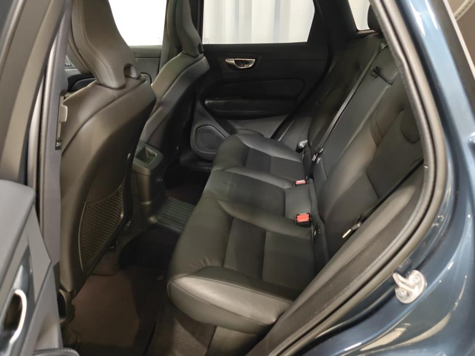 VOLVO XC60 2025