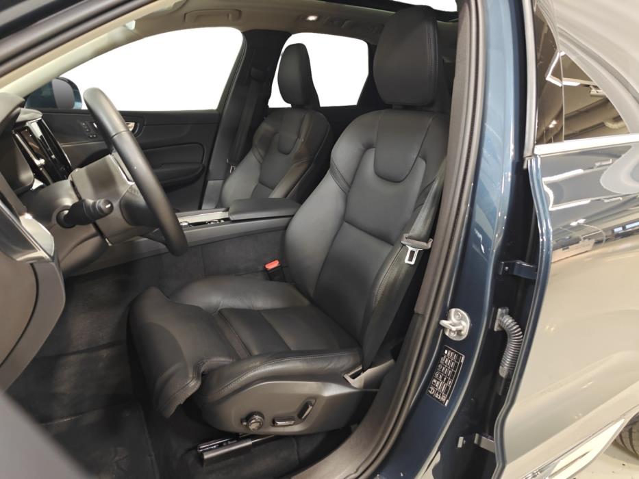 VOLVO XC60 2025